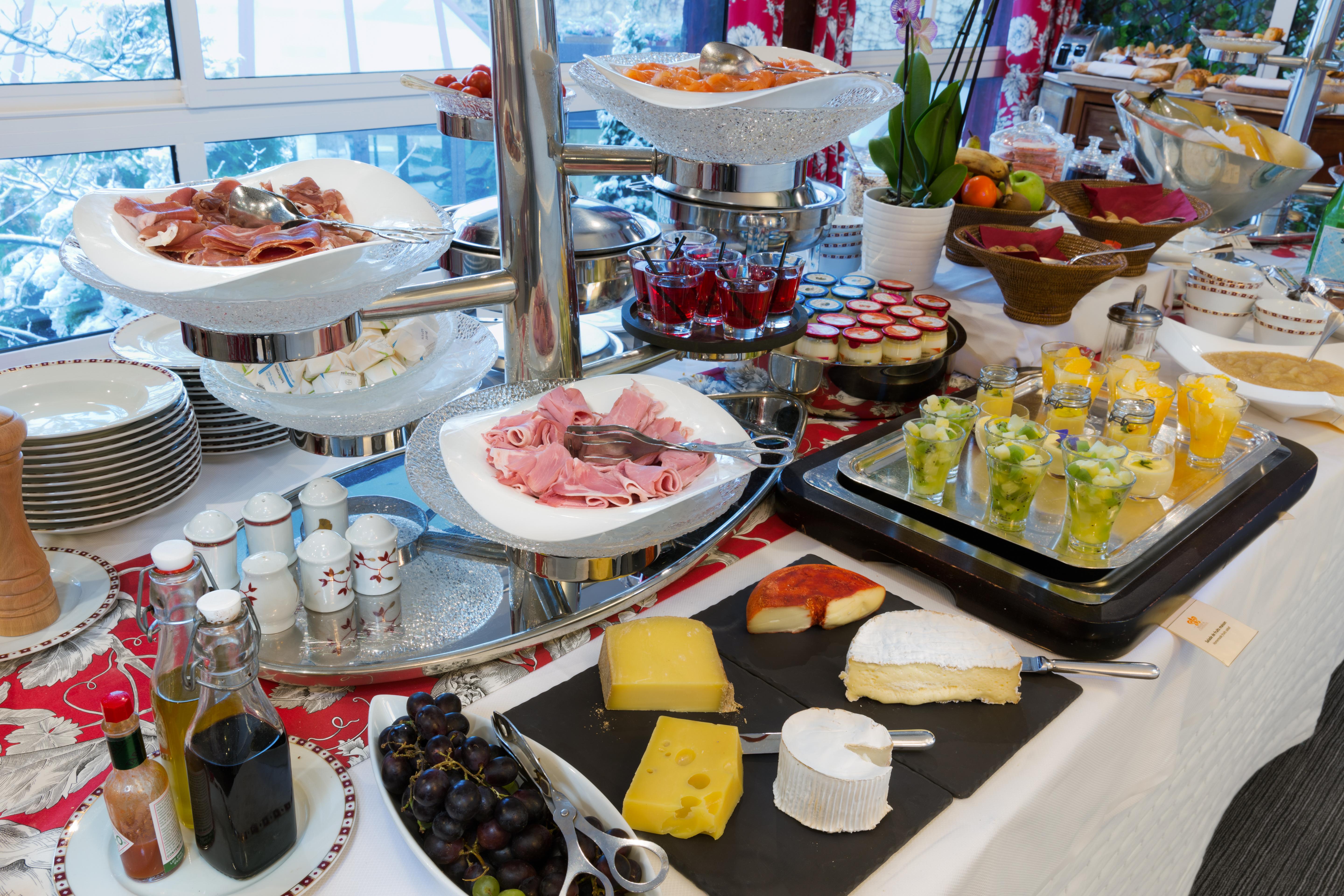 Hostellerie Briqueterie & Spa Champagne Vinay  المظهر الخارجي الصورة A buffet