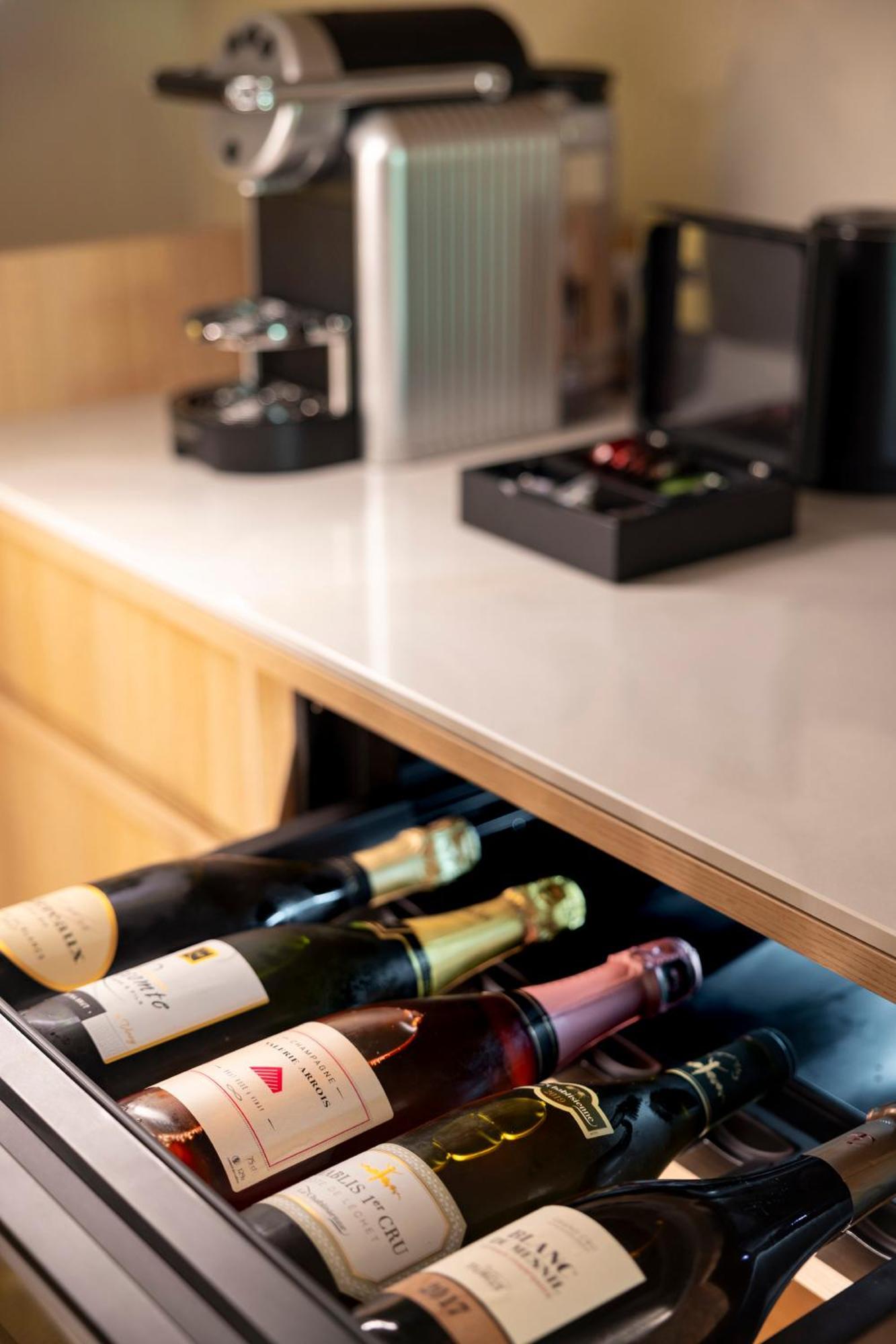 Hostellerie Briqueterie & Spa Champagne Vinay  المظهر الخارجي الصورة Wine drawer