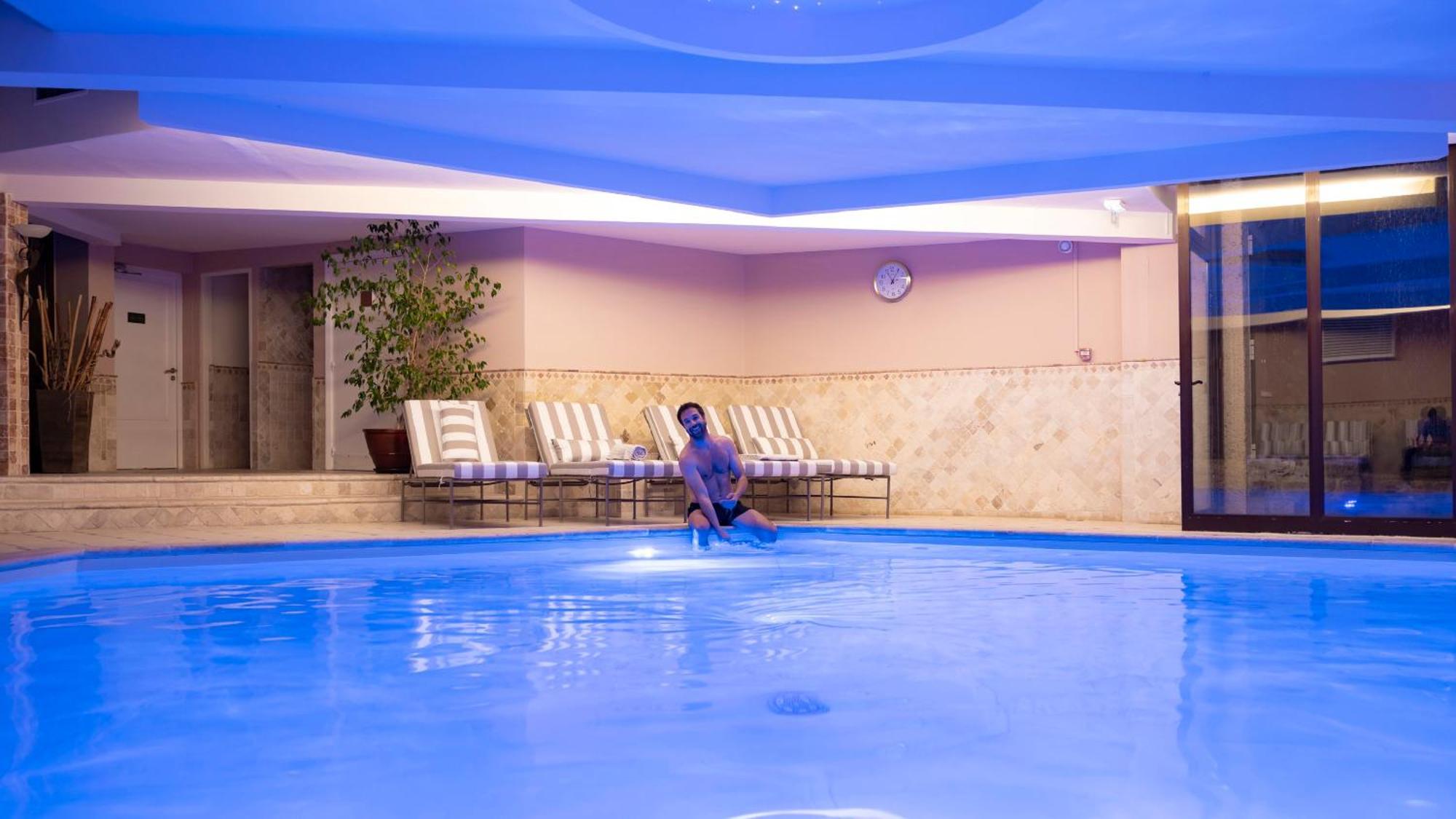 Hostellerie Briqueterie & Spa Champagne Vinay  المظهر الخارجي الصورة The pool at the hotel