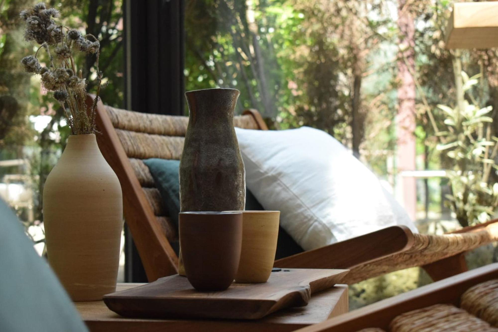 Hostellerie Briqueterie & Spa Champagne Vinay  المظهر الخارجي الصورة A set of ceramic vases